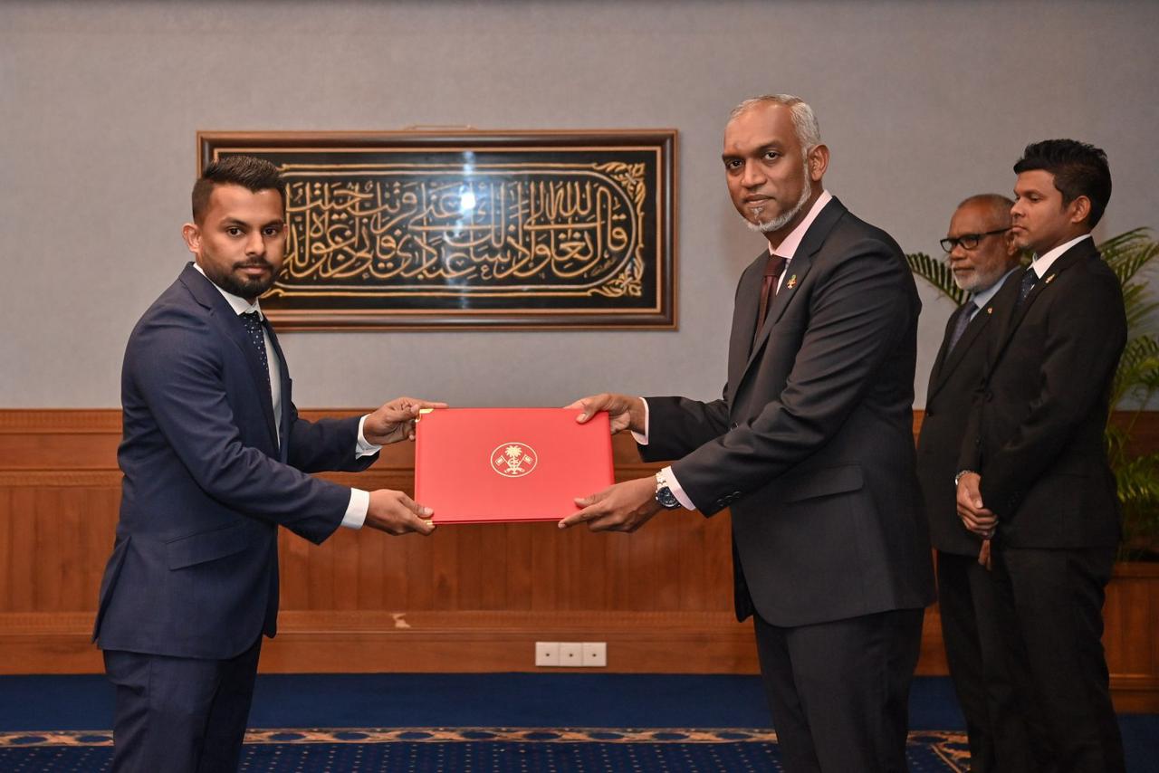 ކުރީގެ ސަރުކާރުގައި ވަޒީފާއިން ވަކިކުރި ޝައްމާން އިމިގްރޭޝަން ކޮންޓްރޯލަރުކަމަށް އައްޔަނުކުރައްވައިފި