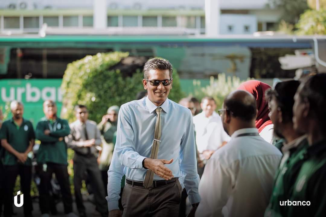 ފަޒުލްގެ ފުރަތަަމަ ދުވަސް، އާބަންކޯ މުވައްޒަފުން ދައްކުވައިދިނީ އުއްމީދީ ބަދަލެއް އައިސްފިކަން!