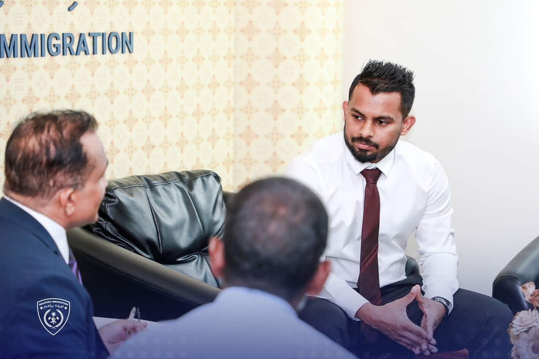 އައިއޯއެމް ސްރީލަންކާ އަދި ރާއްޖޭގެ ހެޑް، އިމިގްރޭޝަން ކޮންޓްރޯލަރ އާއި ބައްދަކުރައްވައިފި