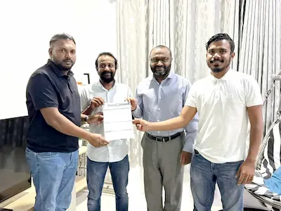 ދެއްވަދޫ ކައުންސިލްގެ ކުރީގެ ރައީސް ޕީއެންސީއަށް ސޮއިކޮށްފި