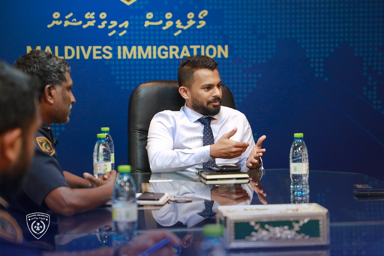 ވެރިފަރާތަށް ޕާސްޕޯޓު ދޫކުރުމުގައި އައި.ޑީ ކާޑު ގެންނަން ނުޖެހޭގޮތަށް ކޮންޓްރޯލަރ ޖެނެރަލް ނިންމަވައިފި