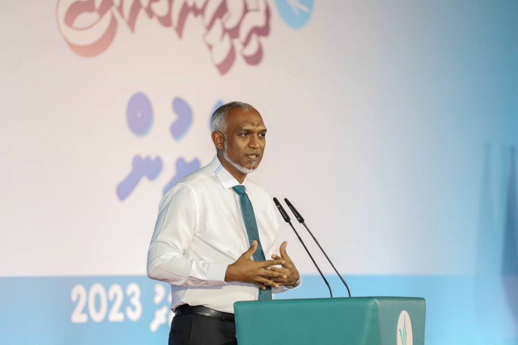 އިނގިލި ބުރިކޮށްލިޔަސް ސަރުކާރާ ދެކޮޅަށް ވޯޓު ނުދެއްވާނެ މެމްބަރުން މިހާރު މަޖިލީހުގައި ތިއްބަވާނެ: ރައީސް