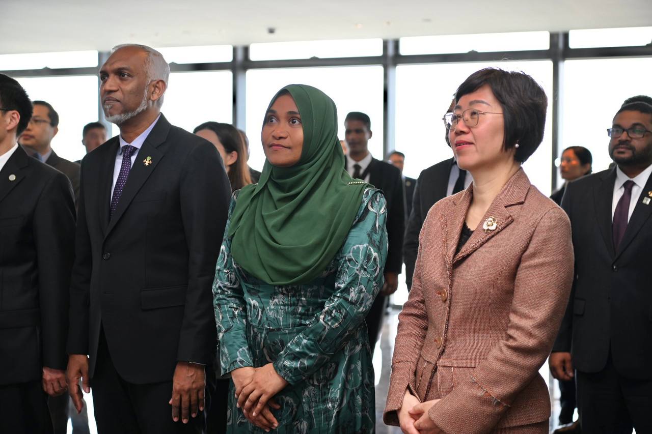 ރައީސްގެ ދެކަނބަލުން ޗައިނާގެ ޝިއަމެން ފްރީޓްރޭޑް ޒޯނަށް ޒިޔާރަތްކުރައްވައިފި