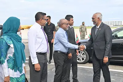 ޗައިނާއަށް ކުރެއްވި ފުރަމާނަ ދަތުރުފުޅަށްފަހު ރައީސްގެ ދެކަނބަލުން މާލެ ވަޑައިގެންފި