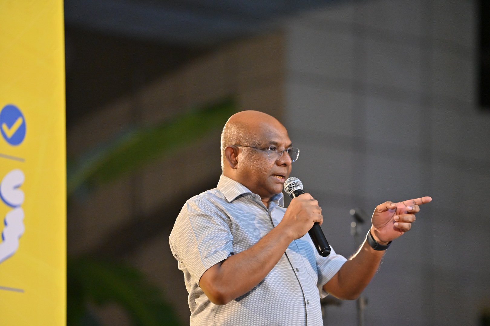 ރޯދަމަހަށް ކޮންމެ ގެއަކަށް ކާޑުގެ ބާވަތްތައް، ހަދިޔާ ކުރައްވާނަމޭ ބުނުމުން ޝާހިދުގެ މަލާމާތާއި ފުރައްސާރަ!