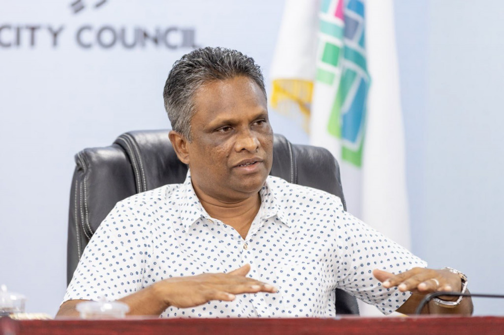 މާލޭ އަށް ކުނިއެޅުމަކީ މަނާކަމެއް: އާޒިމް