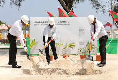 އިހަވަންދޫގެ މަގުތައް ޒަމާނީ ފެންވަރަށް ތަރައްގީ ކުރުމުގެ އަމަލީ މަސައްކަތް ފަށައިފި