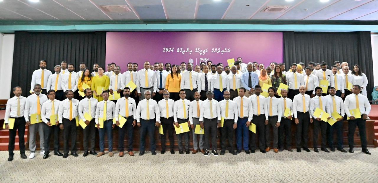 އެމްޑީޕީގެ ޓިކެޓުގައި ވާދަކުރައްވާ ކެންޑިޑޭޓުންގެ ފޯމު އިލެކްޝަންސް ކޮމިޝަނަށް ހުށަހަޅައިފި