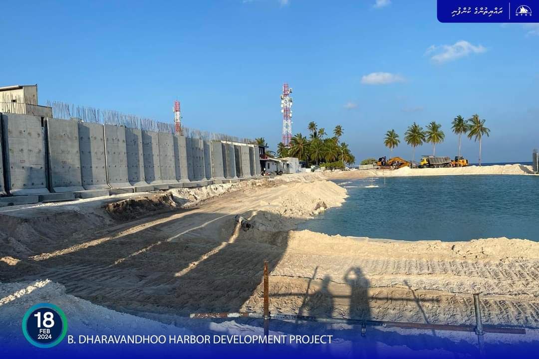 ދަރަވަންދޫ ބަނދަރު ޝީޓްޕައިލް ކުރުމަށް ބޭނުންވާ ކޮންކްރީޓް ގަލުގެ ފުރަތަމަ ޝިޕްމަންޓް ގެންގޮސްފި