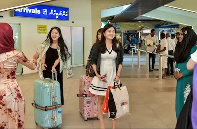 އެވްރެޖުކޮށް ދުވާލަކު ރާއްޖެއަށް 7000 އަށްވުރެ ގިނަ ފަތުރުވެރިން