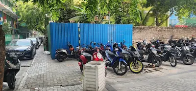 ގާކޮށީގެ ޕާކިންގް ޒޯނުން ސްޓެލްކޯ އިން ބަންދުކޮށްފައިވާ ސަރަހަައްދު ހުޅުވާލަނީ