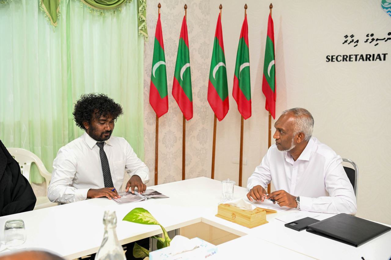ރައީސް ޑރ މުއިއްޒު ހޯނޑެއްދޫ ކައުންސިލާއި، އ.ތ.މ ކޮމިޓީއާއި ބައްދަލުކުރައްވައިފި
