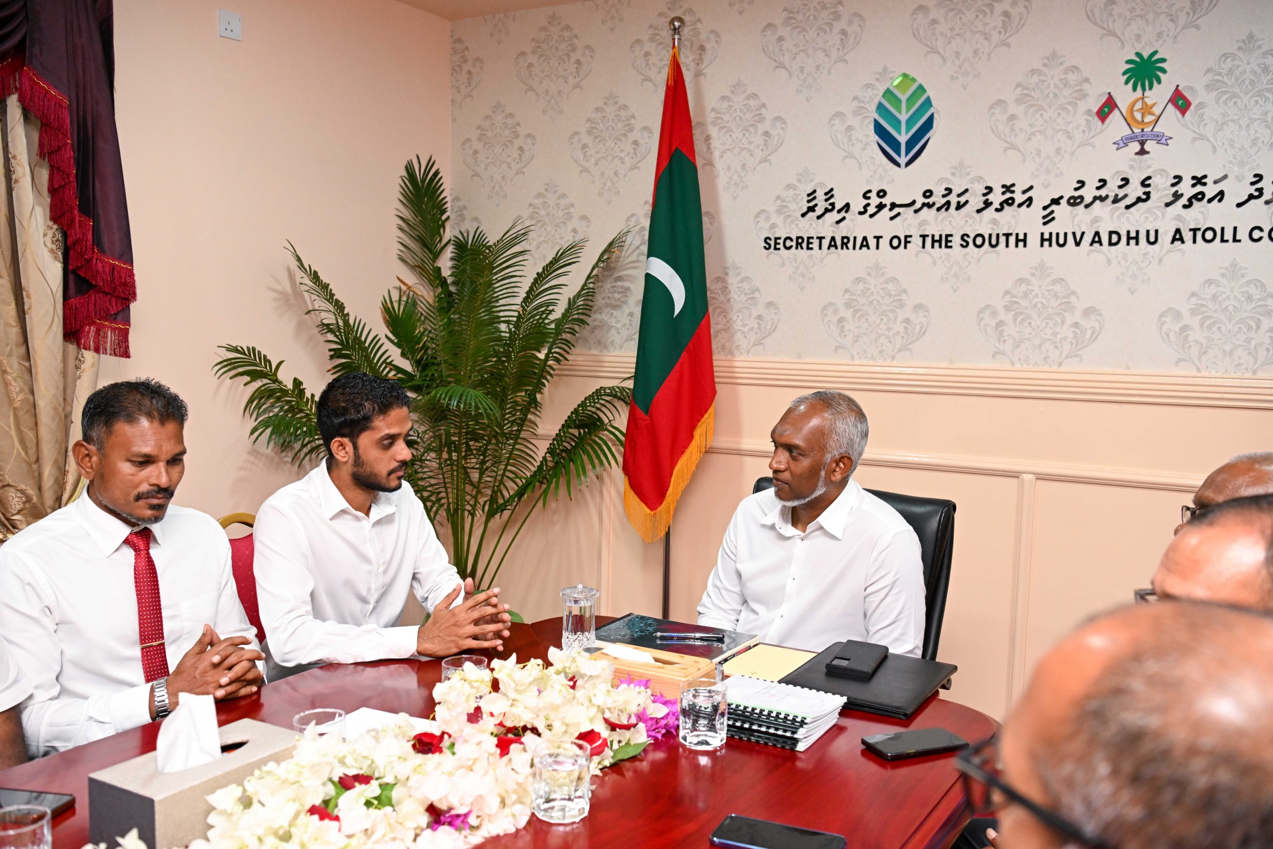 ރައީސުލްޖުމްހޫރިއްޔާ ގދ. އަތޮޅު ކައުންސިލާއި އ.ތ.މ ކޮމިޓީއާ ބައްދަލުކުރައްވައިފި