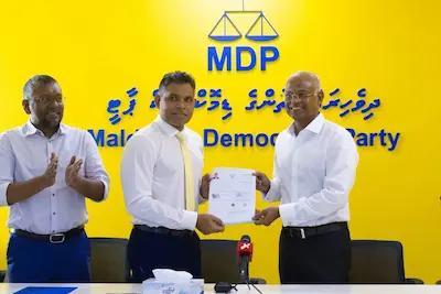 ކުރީގެ ނައިބު ރައީސް ފައިސަލް އެމްޑީޕީއަށް ސޮއިކުރައްވައިފި