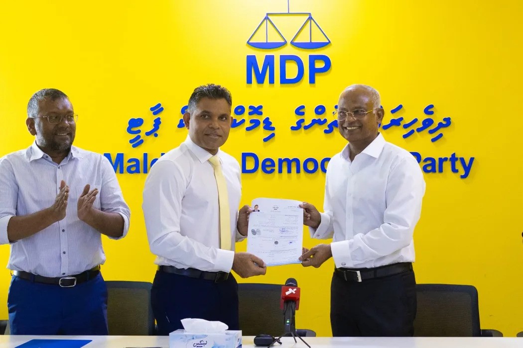 ކުރީގެ ނައިބު ރައީސް ފައިސަލް އެމްޑީޕީއަށް ސޮއިކުރައްވައިފި