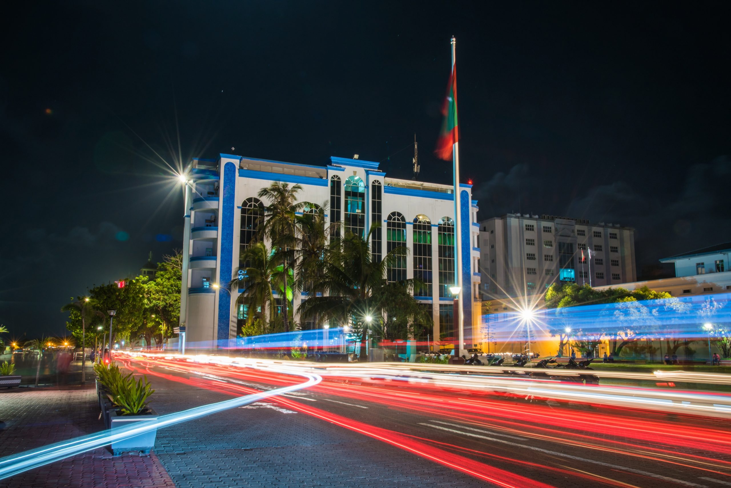 ދިވެހި ދައުލަތަކީ މާނަވީ ކުލަތަކަކުން ރަމްޒުކުރެވޭ ދައުލަތެކެވެ.