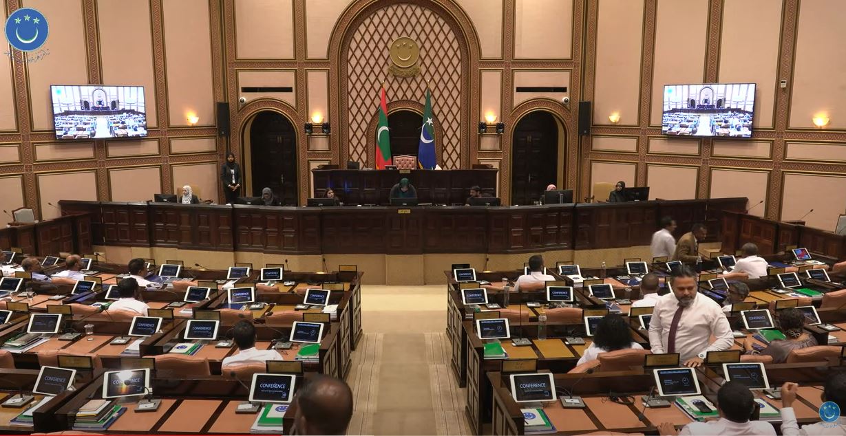 ސާޅީސް އެއް މެމްބަރުންގެ ވޯޓާއިއެކު، އެންޓި-ޑިފެކްޝަން ބިލް މަޖިލީހުން ބަލައިގެންފި