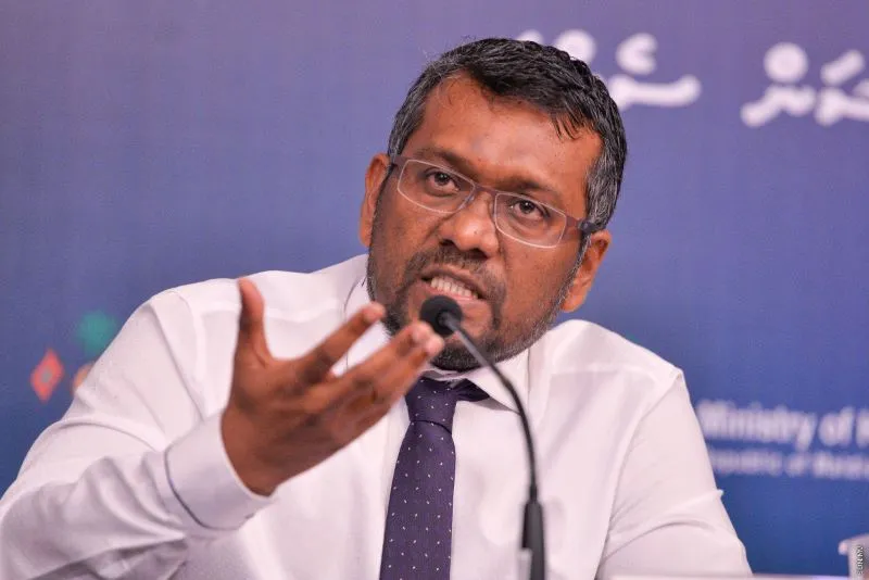 “އާރުޑީސީގެ ބޮޑު ހިޔާނާތް- ކުރީގެ އިކޮނޮމިކް މިނިސްޓަރު ފައްޔާޒު ޕޮލިހަށް ހާޒިރު ކުރަނީ