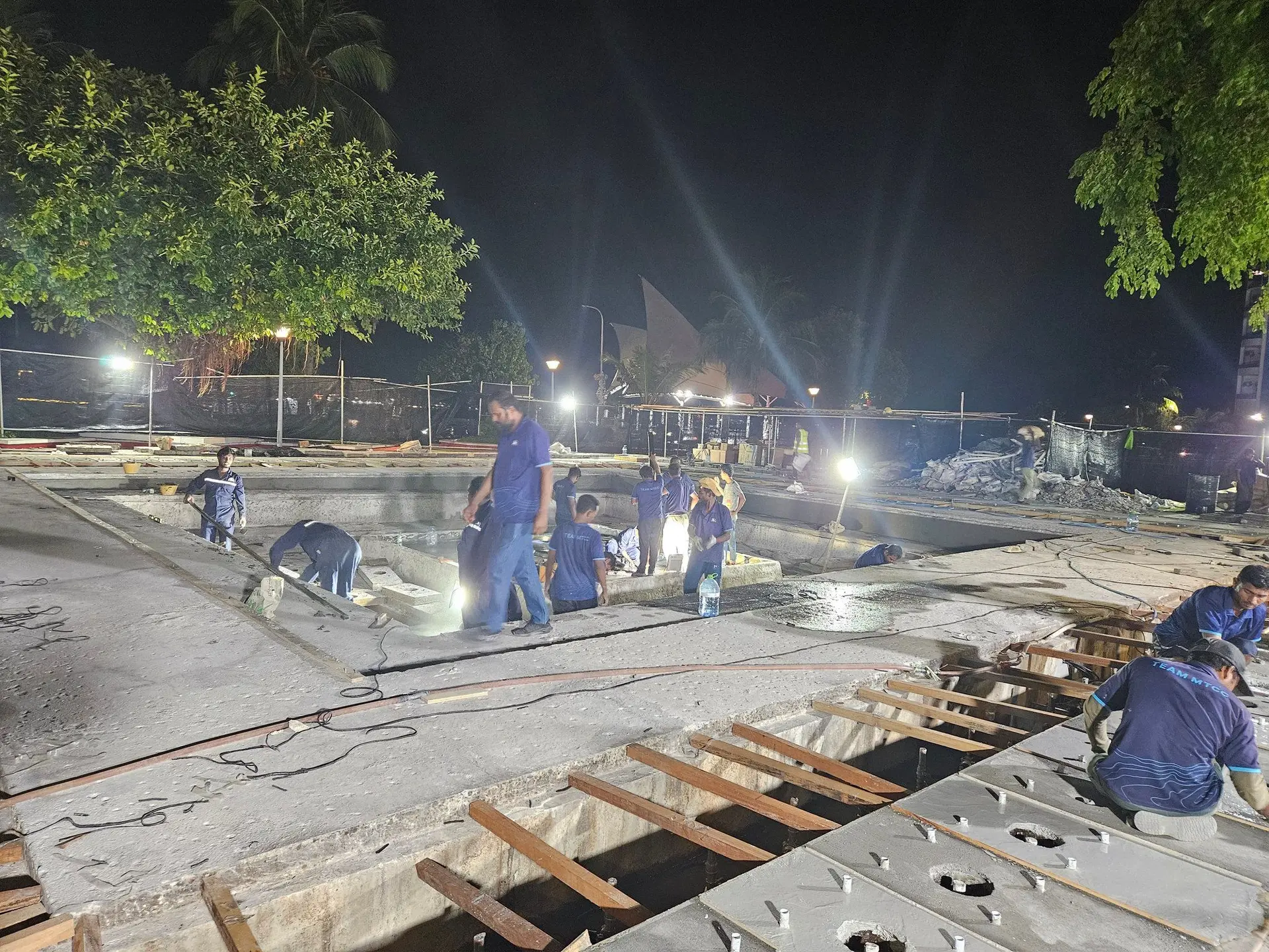 ރައީސްގެ ޚާއްޞަ އެދިލެއްވުމަކަށް ޖުމްހޫރީ މައިދާނުގެ ފެންއަރުވާ ވަޑާން މަރާމާތުކޮށް ޢީދައް ތައްޔާރު ކުރަނީ