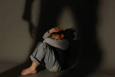 ކުޑަކުއްޖަކަށް ވުމީ އަނިޔާވެރިވުމަށް ލިބޭ ލައިސަންސެއް ނޫން!