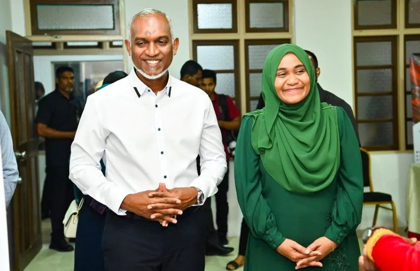 ރައީސް އާއި އެ މަނިކުފާނުގެ އަނބިކަނބަލުން އީދު ސަލާން ކުރެއްވުން މުލިއާގޭގައި، ހެނދުނު 9:30 10:30 އަށް