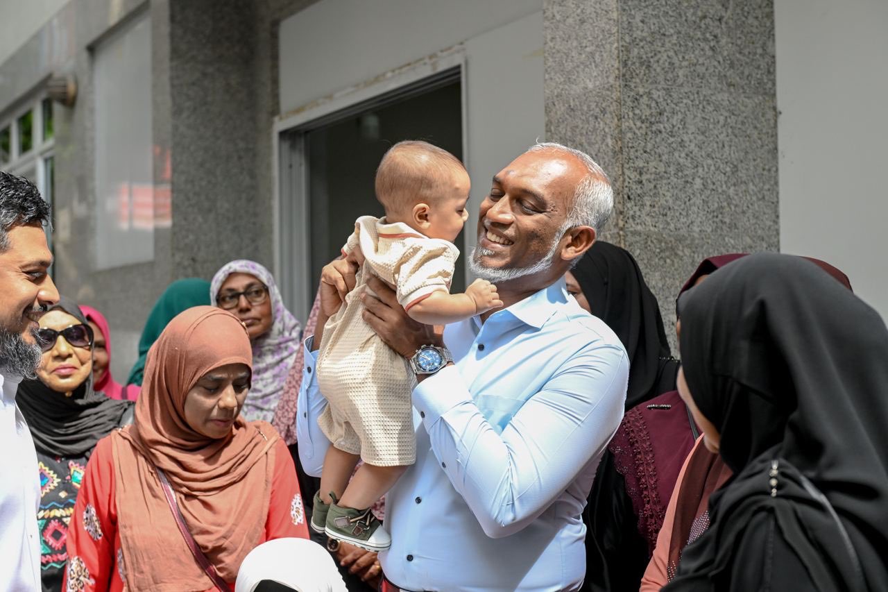ރައީސް ޑރ މުއިއްޒު، މައްޗަންގޮޅި ދެކުނު ދާއިރާގެ ރައްޔިތުންގެ އަރިހަށް, ދޮރުން ދޮރަށް!