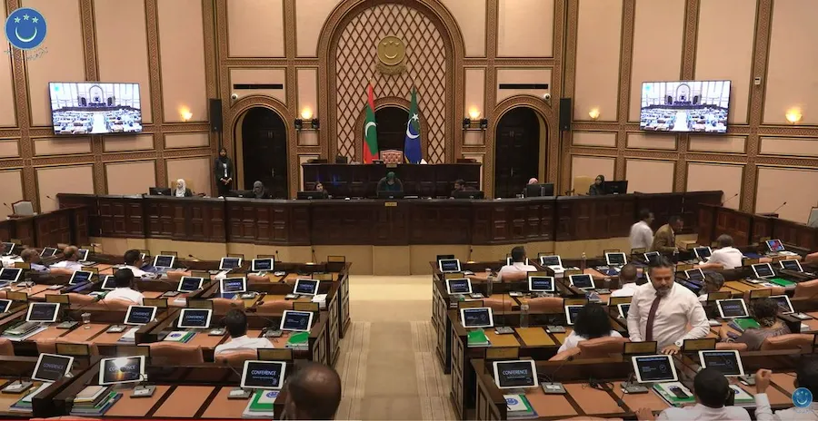 އިންތިހާބަށް މެދުކެނޑުމައްފަހު މާދަމާ މަޖިލިސް ޖަލްސާ ކުރިއަށްގެންދަނީ