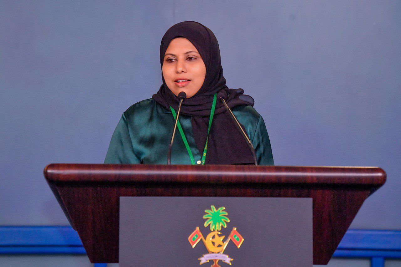 ރައީސްގެ އޮފީހަށް މޮބައިލް ފޯނު ހިފައިގެން ނޫސްވެރީންނަށް ނުވަދެވުނުކަމަށް ބުނެ ފަތުރާ ޚަބަރު ޗީފް ސްޕޯކްސްޕާސަން ދޮގުކުރައްވައިފި