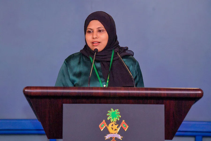 ރައީސްގެ އޮފީހަށް މޮބައިލް ފޯނު ހިފައިގެން ނޫސްވެރީންނަށް ނުވަދެވުނުކަމަށް ބުނެ ފަތުރާ ޚަބަރު ޗީފް ސްޕޯކްސްޕާސަން ދޮގުކުރައްވައިފި