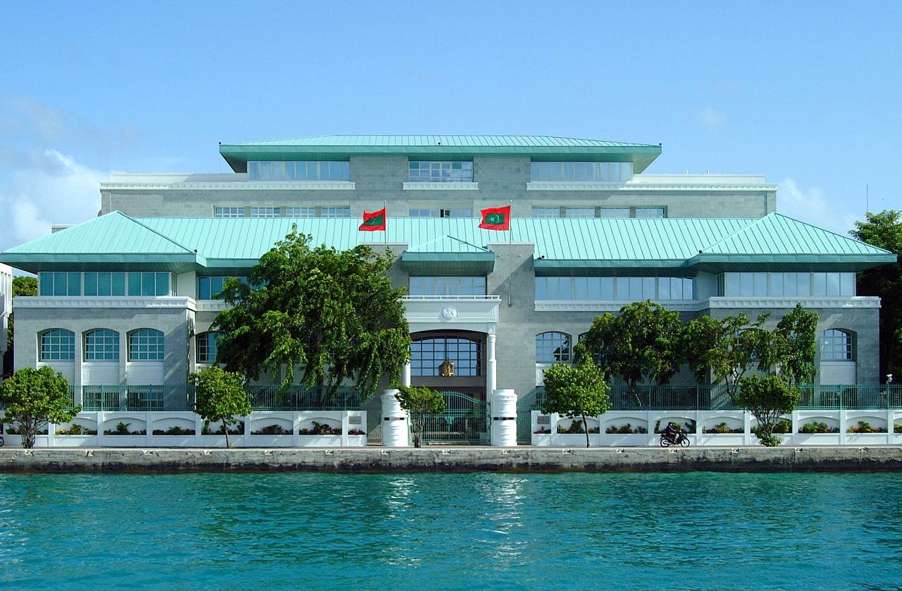 ކާކުކަން ދެނެނުގަނެވޭ ގޮތަށް ފޮރުވިގެން ތިބެ މީޑިއާތަކަށް އިންޒާރުދޭ މައްސަލަ ސަރުކާރުން ކުށްވެރި ކޮށްފި