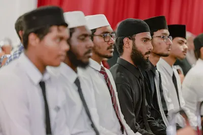 ފަސް މަސް ތެރޭގައި 100 އެއްހާ ޒުވާން ހަތީބުން ނެރެފި