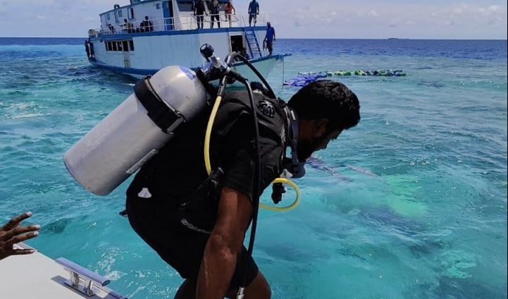 16 މީހުންނާއެކު ދަތުރުކުރަމުން ދަނިކޮށް ފަރަށް އެރި “ރޯޝަނީ” ބޯޓު ފުން ކޮށްފި: އެމްއެންޑީއެފް
