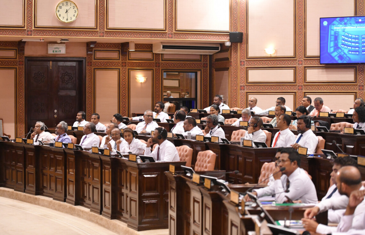 11 ޖެހިއިރު ވެސް މަޖިލީހުގެ ކޯރަމް ހަމަނުވެގެން ޖަލްސާ ކުރިއަށް ނުގެންދެވުނު!