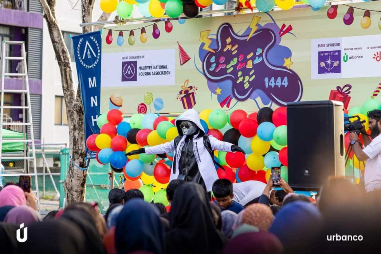 ކުޑަކުދިންގެ ދުވަސް ފާހަގަކުރުމަށް އާޓިފިޝަލް ބީޗުގައި އާއިލީ ހަވީރެއް