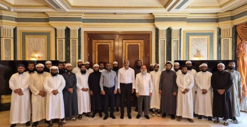 މަދީނާގައި ތައުލީމް ޙާޞިލްކުރަމުންދާ ދިވެހި ދަރިވަރުންނާއި ރައީސް ބައްދަލުކުރައްވައިފި