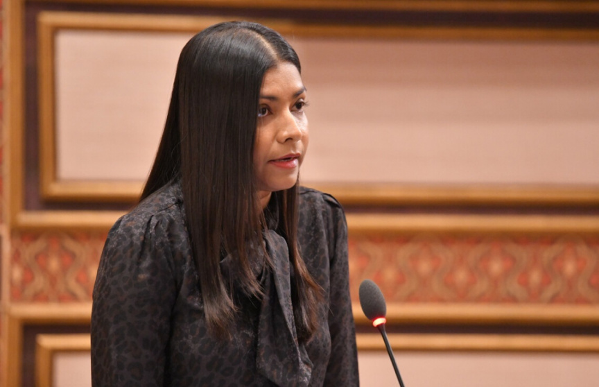 ރޮޒައިނާ ވިދާޅުވީ ދެން މަޖިލީހަށް ކުރިމަތި ނުލާނެ ކަމަށް