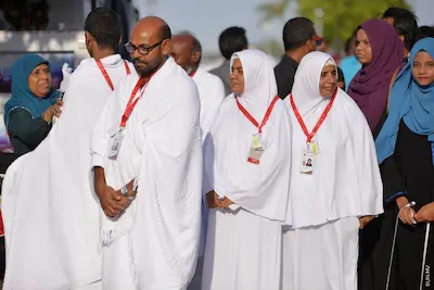 ހައްޖުވެރިންގެ ސަލާމަތާއި ރައްކާތެރިކަމަށް އިތުރު ފިޔަވަޅެއް، ކޮންްމެ މީހަކަށް ޓްރެކިން ޑިވައިސްއެއް ދެނީ!