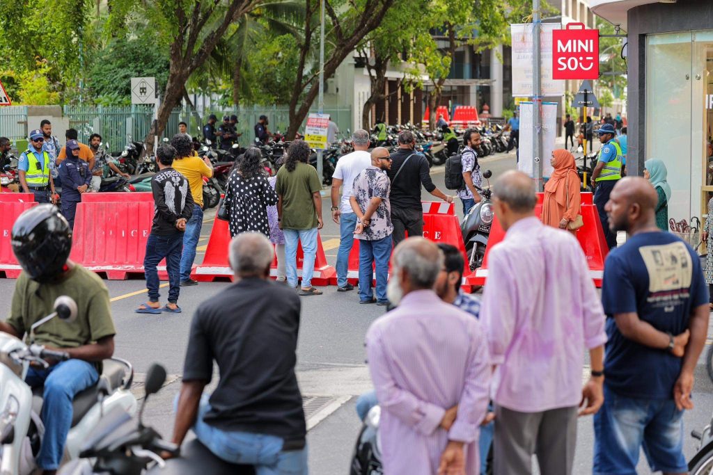 ކަރަންޓު ބިލު މުޒާހަރާއަށް ތާއީދެއް ނުލިބުނު، ދިޔައީ ޗޮކުން!