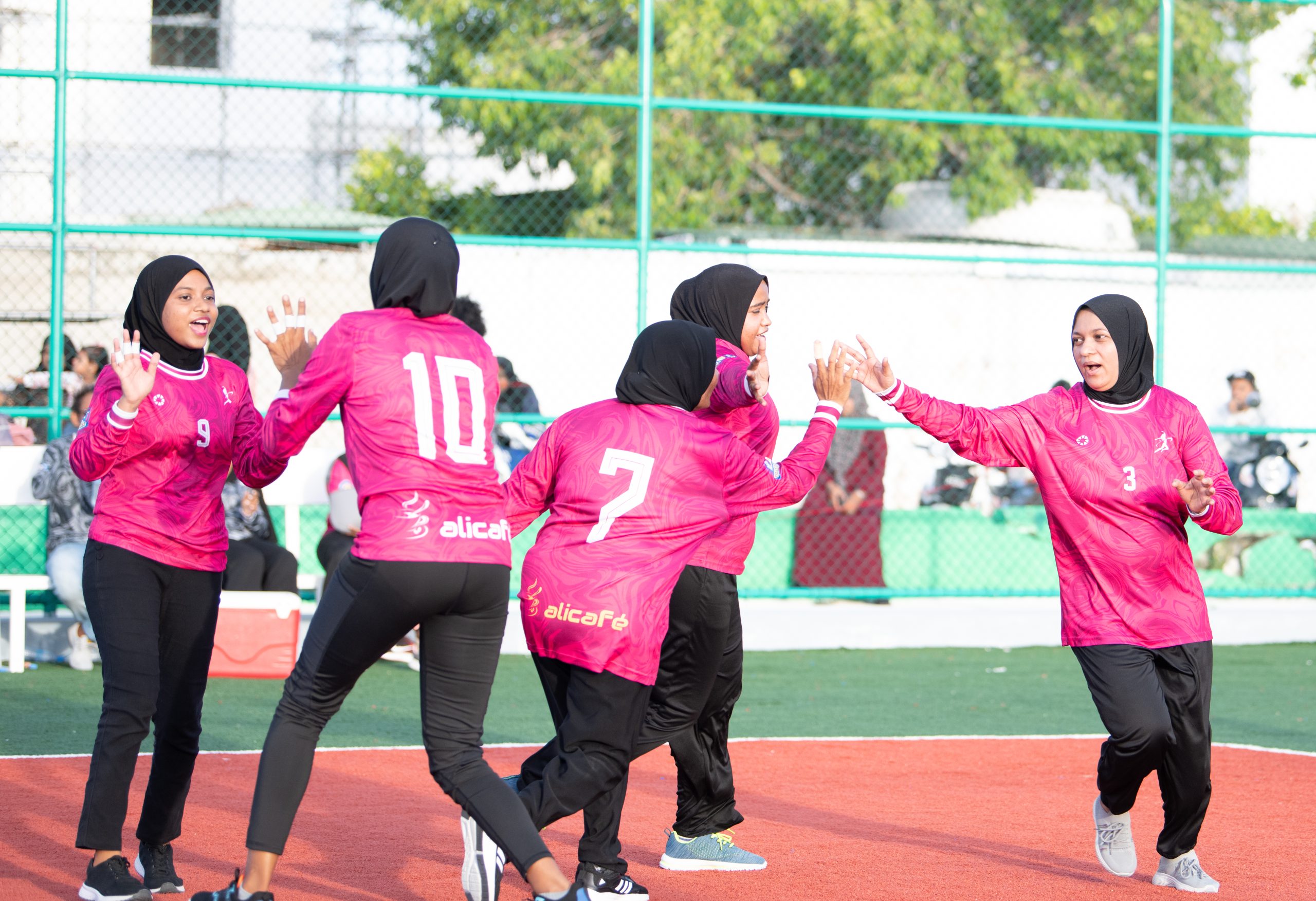 އިންފިނިޓީ ބަލިކޮށް ފިޓް ފެމިނައިން ތިންވަނަ އަށް، ފައިނަލުގެ ދެވަނަ ޖާގައިގެ ވާދަވެރިކަން ބޮޑު