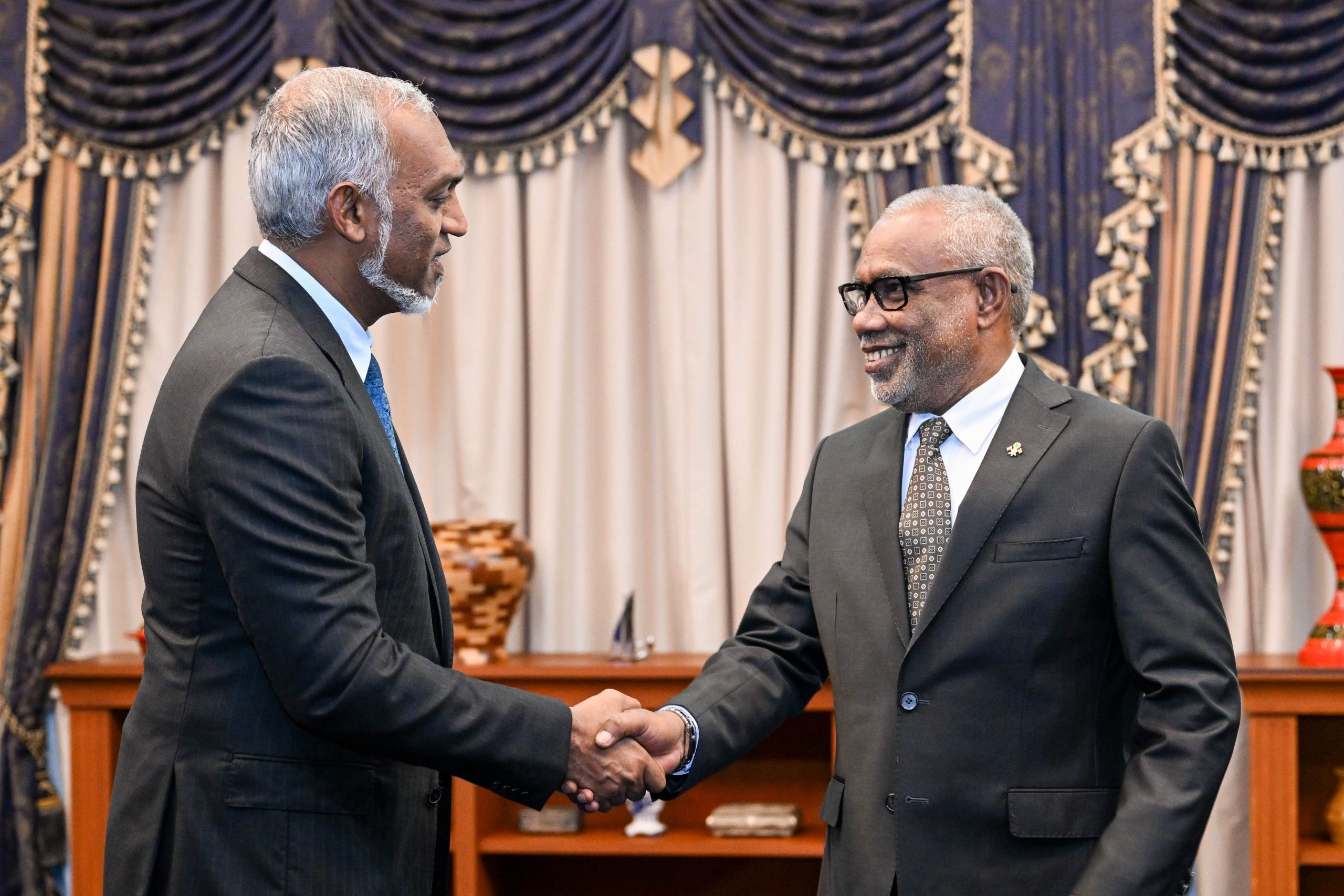 ރައީސް ޑރ މުއިއްޒު، މަޖިލީހުގެ ރައީސްއާއި ބައްދަލުކުރައްވައިފި