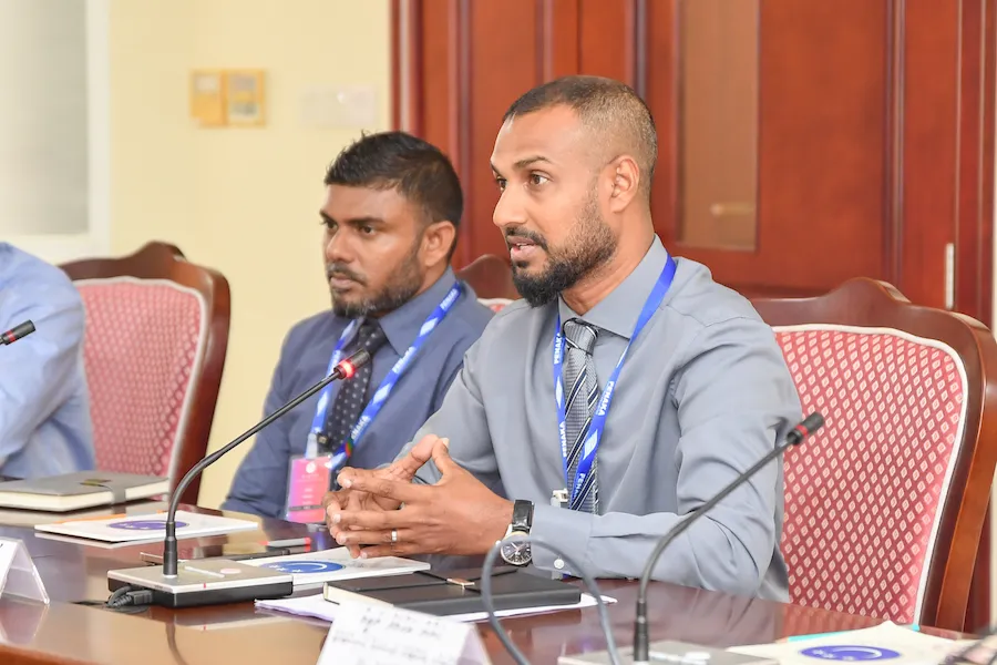 ފަތުރަނީ ކަނޑައެޅިގެން ދޮގު ހަބަރެއް، މަގުމަތީ ބައްތިތަކުގައި ހުރި މައްސަލަތައް ހައްލުކުރުމަށް ކައުންސިލްތަކަށް ވަކިމުއްދަތެއް ދިނުމަށްވަނީ ނިންމާފައި: މުއާޒް