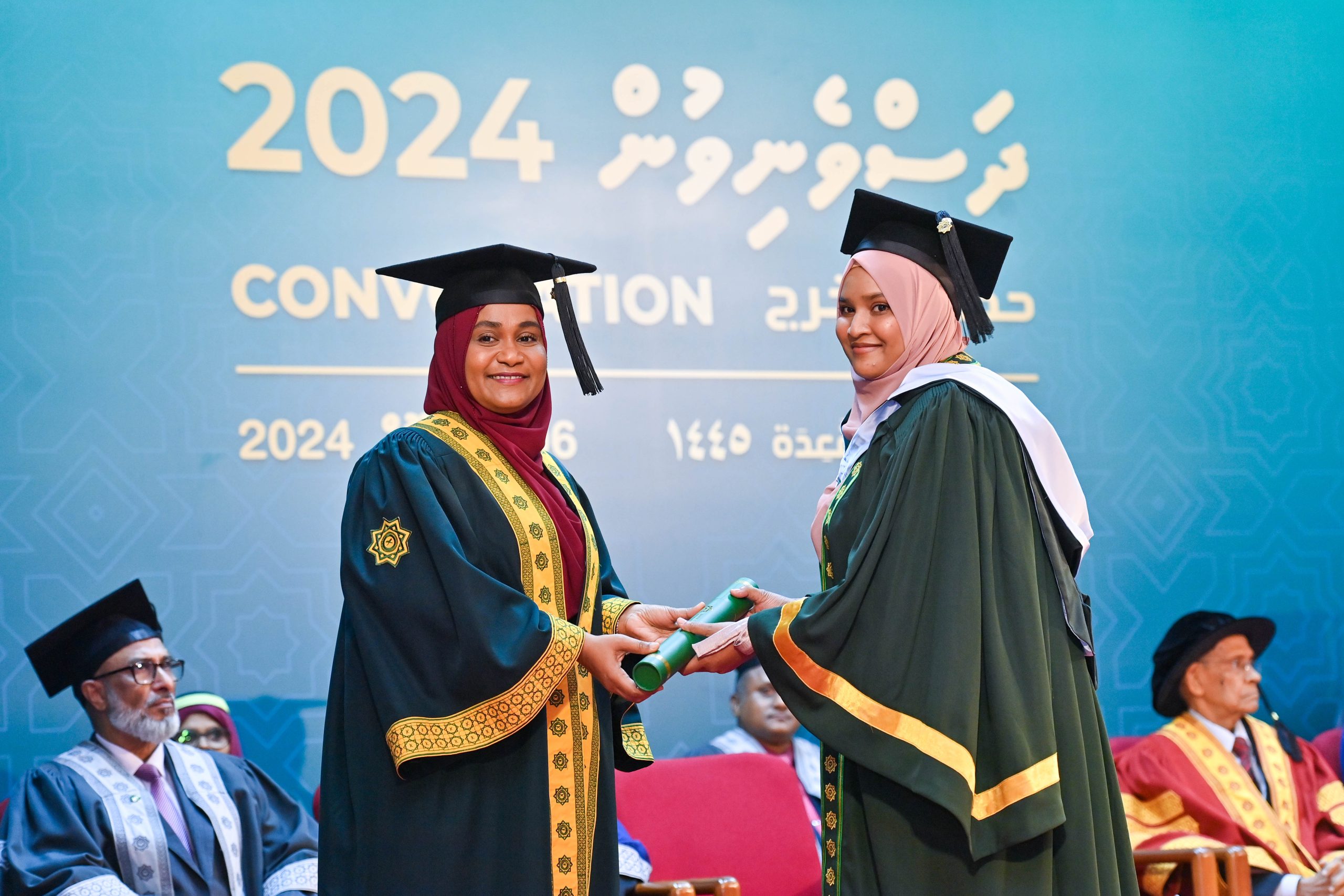 މެޑަމް ސާޖިދާ އެދިވަޑަައިގެންނެވީ ދަސްވެނިވުމާ ހަމައިން ނިންމާނުލާ އިލްމާއި ހުނަރު ތަރައްގީކުރުމަށް!