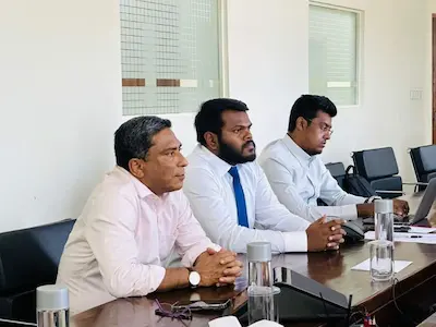 ތިނަދޫ ސިޓީގެ ޗައިނާ ފްލެޓްގެ މަރާމާތް, ލަސްނުކޮށް ފަށާނެ ކަމުގެ ޔަޤީންކަން ހައުސިން މިނިސްޓަރު ދެއްވައިފި