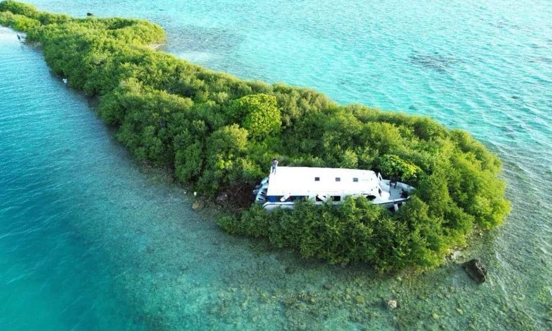 ބާރު ސްޕީޑުގައި ދުއްވާފައި ދިޔަ ލޯންޗެއް، ކިނބިދޫ ކައިރީގައި އޮތް ރަށަކަށް އަރައިފި!