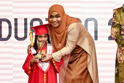 ކުދިން ތަރުބިއްޔަތު ކުރުމުގައި އެ ކުދިންނާ ގުޅުން ބަދަހިކުރުން މުހިންމު: މެޑަމް ސާޖިދާ