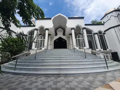 މިސްކިތަކުން ފެން ކޭސްތަކެއް ވަގަށް ނެގި މައްސަލައެއް ފުލުހުން ބަލަން ފަށައިފި