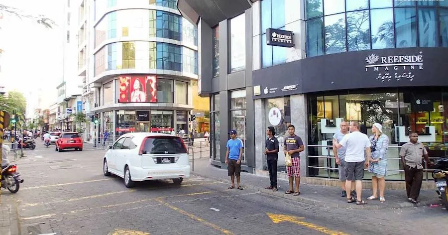 ފިހާރައަކުން ގަހަނާތަކެއް ވަގަށް ނެގި މީހަކު ހައްޔަރު ކޮށްފި