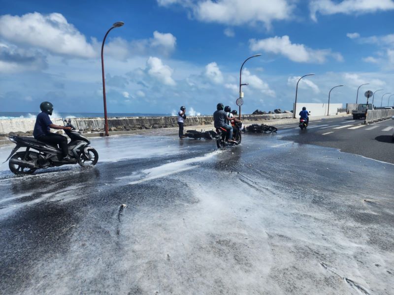 އެކި ސަރަހައްދުތަކަށް އުދަ އަރަމުންދާތީ ބުރިޖުން ދަތުރުކުރާ ފަރާތްތައް ސަމާލުވުމަށް ފުލުހުން އެދެފި