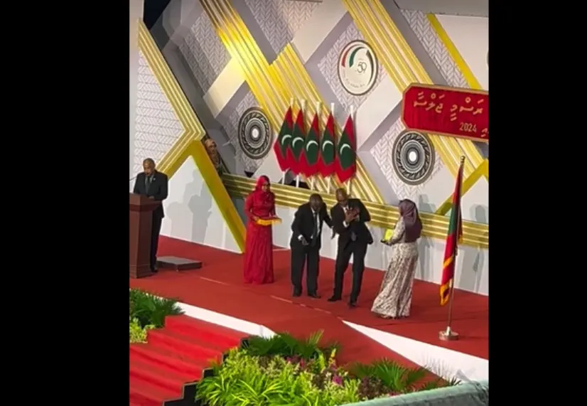 ރައީސްގެ ކުއްލި ހަރަކާތަށް ތައުރީފާއި ލޯބި އޮހެނީ، ގައުމާއި ދައުލަތުގެ ނިޝާނަށް އެކުރެއްވި އިހުތިރާމުން އަސަރުކުރުވައިފި!