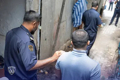 ދިވެހިން  ބޭނުންކުރާ ކާބޯތަކެތި ތައްޔާރުކުރާ ބިދޭސީންތަކެއް އަތުލައިގެންފި، ކާބޯތަކެތި ތައްޔާރު ކުރީ މުޑުތާރު ތަނެއްގައި!